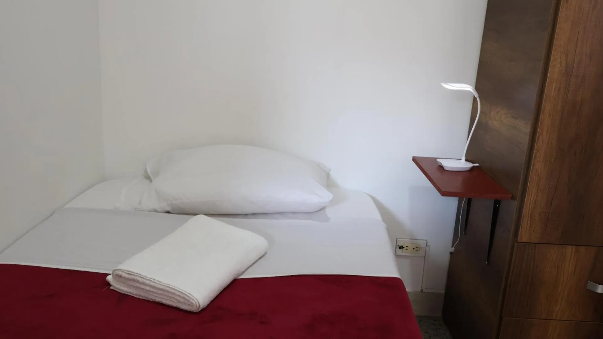 Living Poblado Manila 301 D Habitacion Doble Medellin 0*,